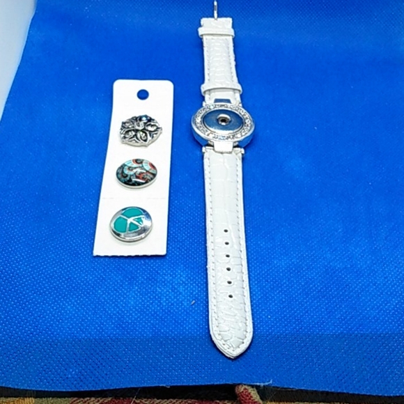 8 inch white snap button bracelet with 3 buttons - Picture 1 of 4